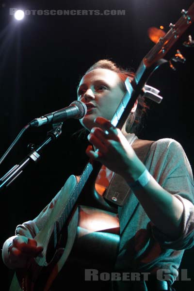 LAURA MARLING - 2010-04-07 - PARIS - La Fleche d'Or - Laura Beatrice Marling